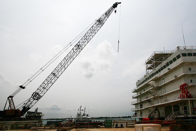 J28 Crane & Side View